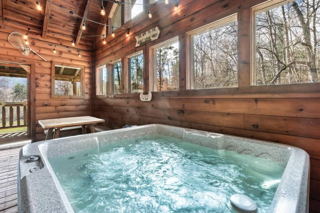 Spectacular Mtns Views With Private Hot Tub With Pool Table And Private Pond Villa Sevierville Exterior photo