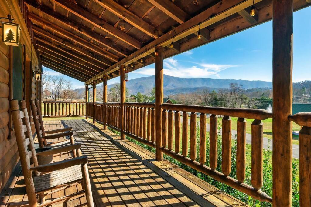 Spectacular Mtns Views With Private Hot Tub With Pool Table And Private Pond Villa Sevierville Exterior photo