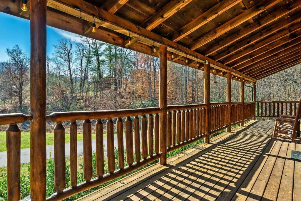 Spectacular Mtns Views With Private Hot Tub With Pool Table And Private Pond Villa Sevierville Exterior photo