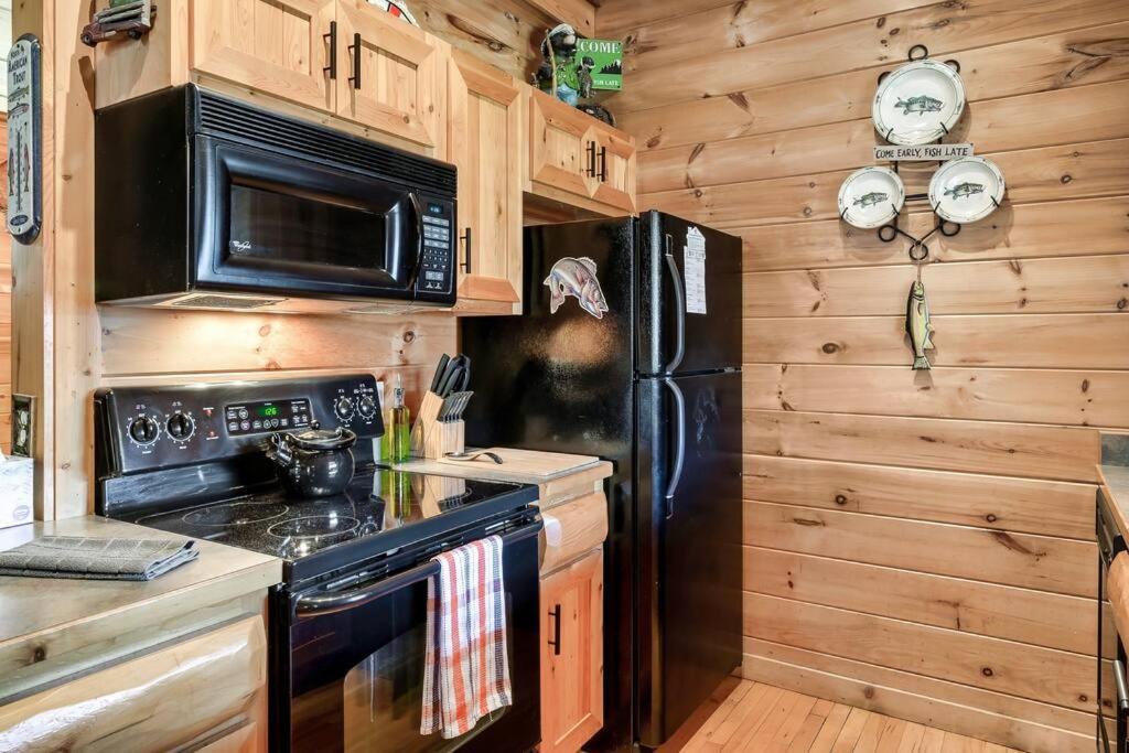 Spectacular Mtns Views With Private Hot Tub With Pool Table And Private Pond Villa Sevierville Exterior photo
