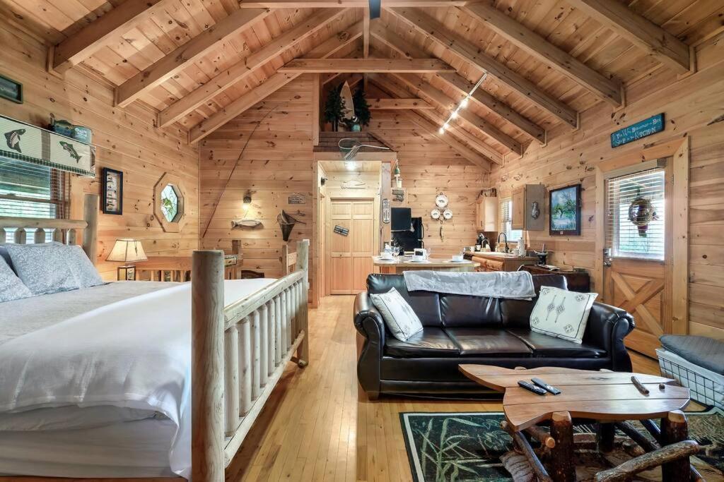Spectacular Mtns Views With Private Hot Tub With Pool Table And Private Pond Villa Sevierville Exterior photo